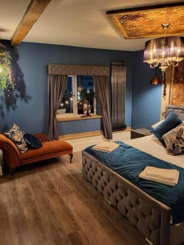 the waterside bar rooms and restaurant