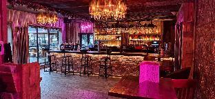 the waterside bar rooms and restaurant