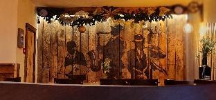 the waterside bar rooms and restaurant