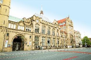 the waterside bar rooms and restaurant