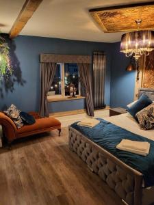 the waterside bar rooms and restaurant