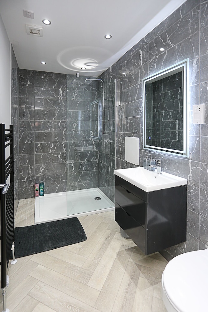 no1 luxury service apartments