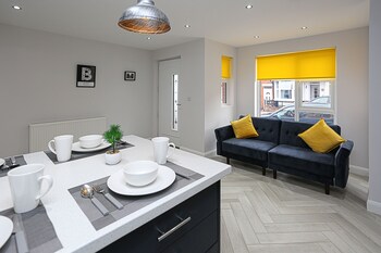 no1 luxury service apartments