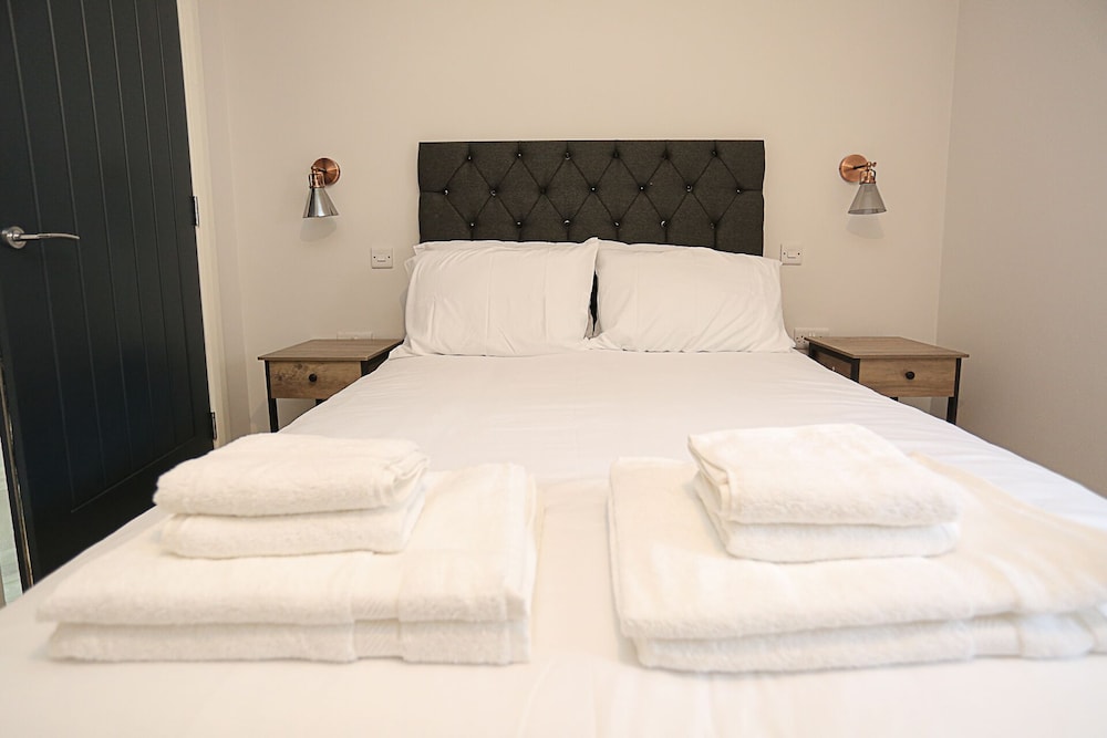 no1 luxury service apartments