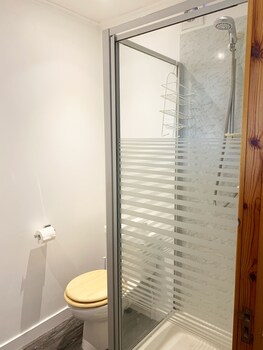 orchard house lodges by ecohuman