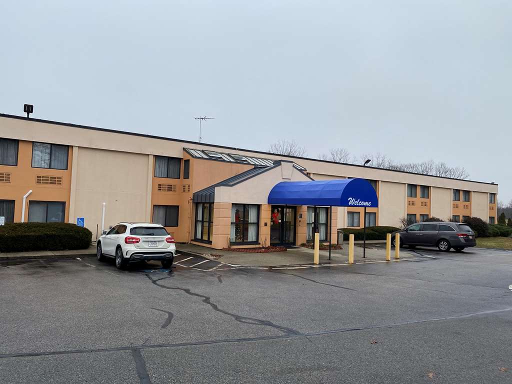 all seasons inn and suites