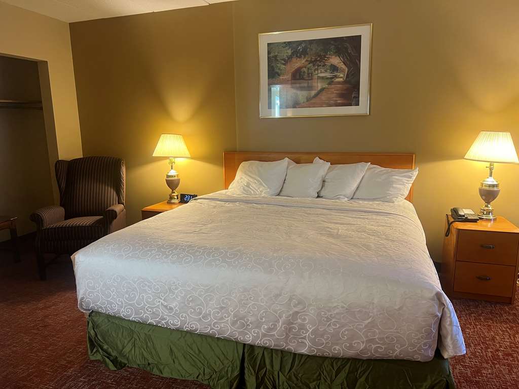 all seasons inn and suites