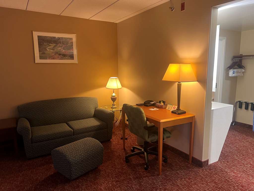 all seasons inn and suites