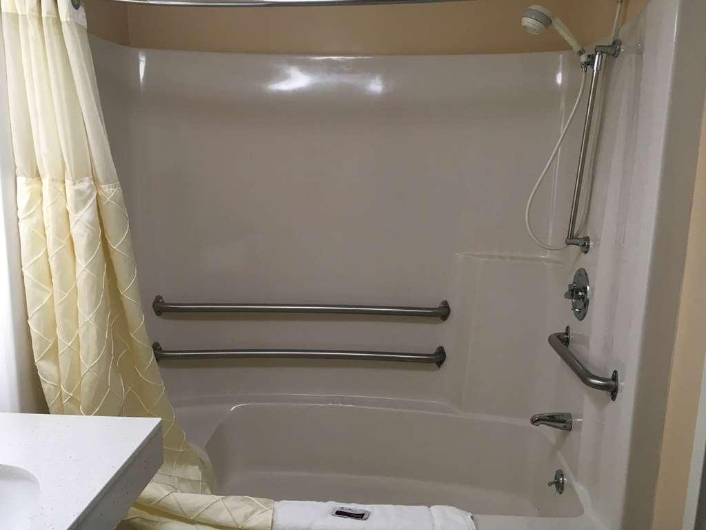 all seasons inn and suites