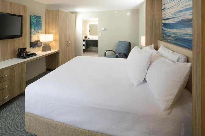 crowne plaza melbourne oceanfront by ihg