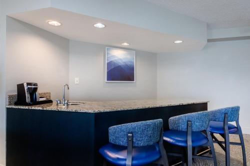 crowne plaza melbourne oceanfront by ihg