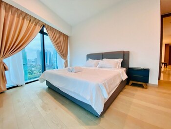 eaton serviced suite klcc