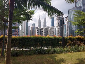 eaton serviced suite klcc