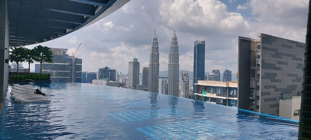 eaton serviced suite klcc