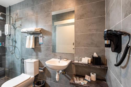 the signature serviced suites puchong