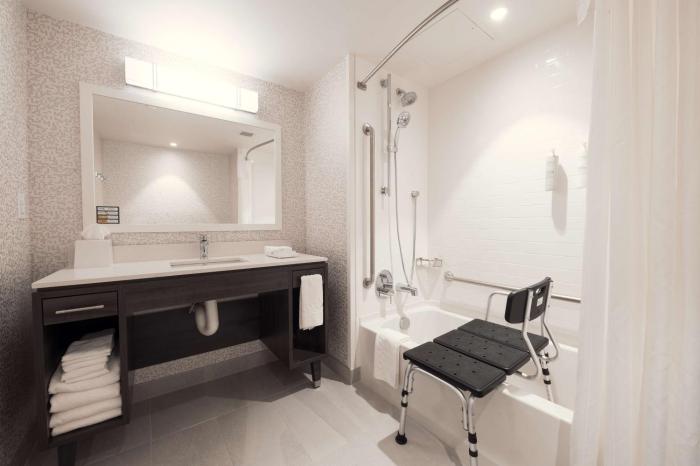 home2 suites by hilton quebec city