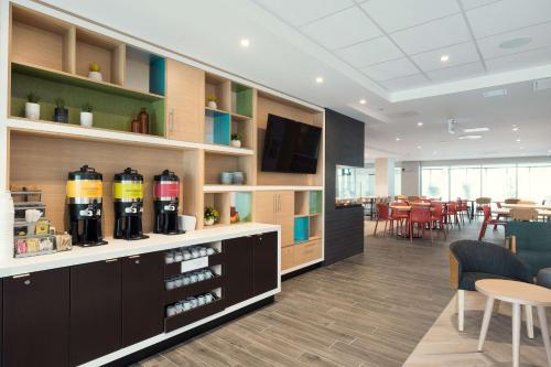 home2 suites by hilton quebec city