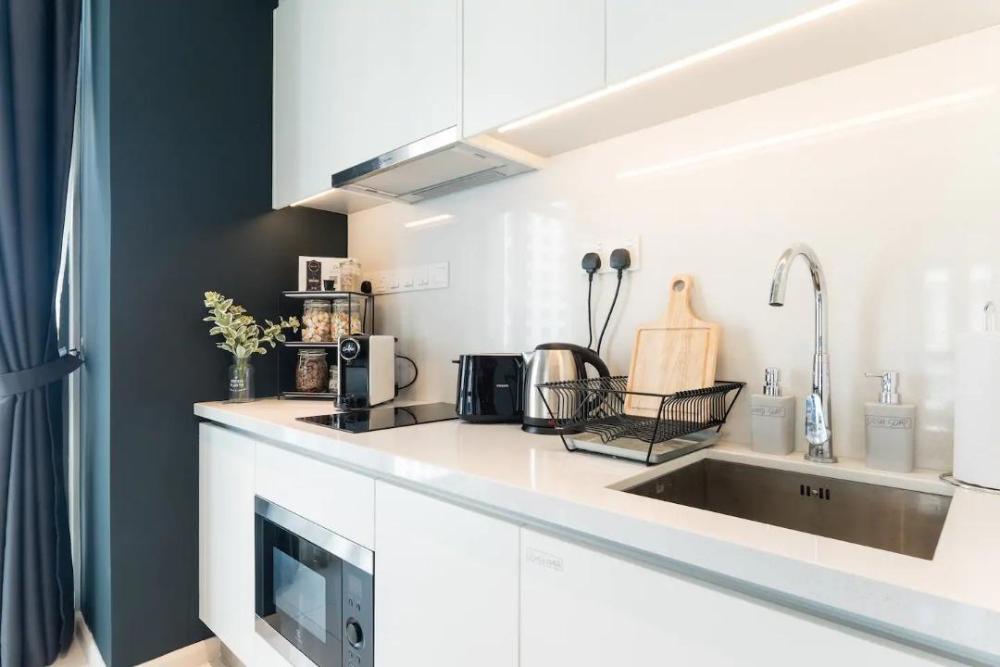 wifi 100mbps 5min walk to pavillion netflix 2pool