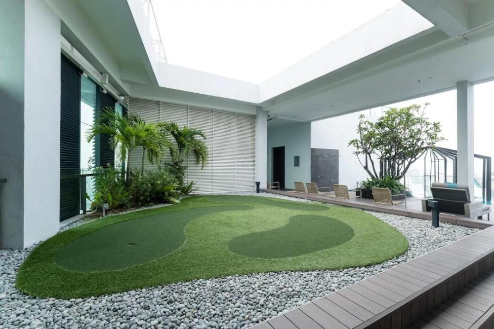 wifi 100mbps 5min walk to pavillion netflix 2pool