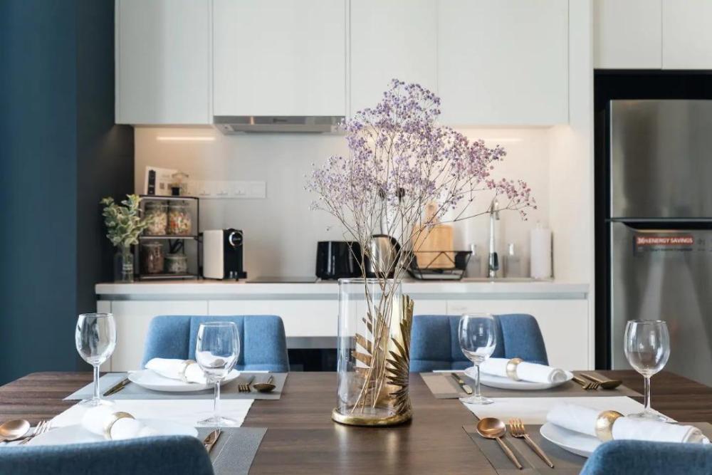 wifi 100mbps 5min walk to pavillion netflix 2pool