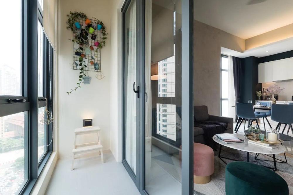 wifi 100mbps 5min walk to pavillion netflix 2pool