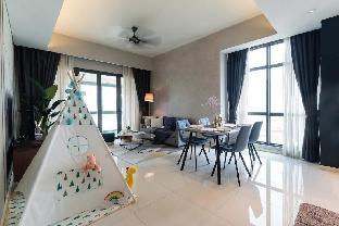 wifi 100mbps 5min walk to pavillion netflix 2pool