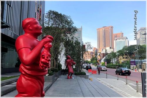 wifi 100mbps 5min walk to pavillion netflix 2pool