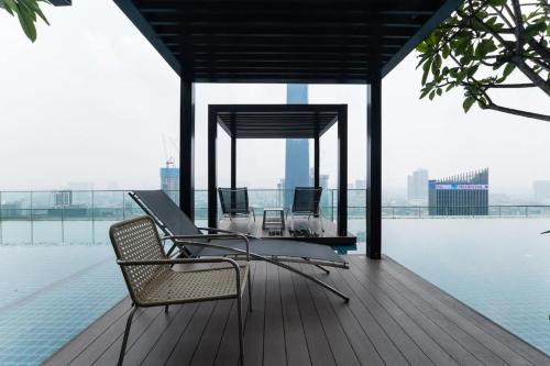 wifi 100mbps 5min walk to pavillion netflix 2pool