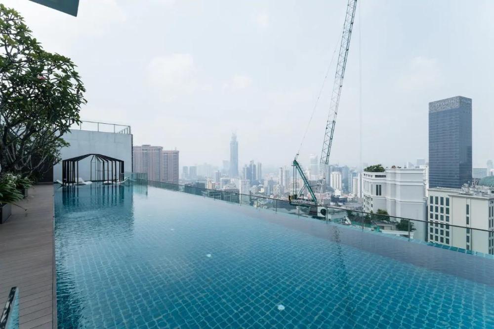 wifi 100mbps 5min walk to pavillion netflix 2pool