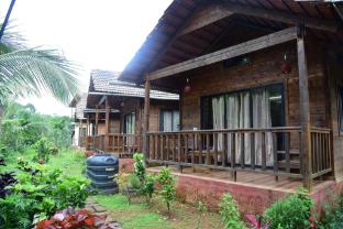 jungle wood house
