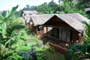 jungle wood house