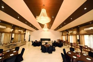 tgi insignia resort and villas
