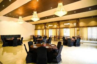 tgi insignia resort and villas