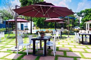 tgi insignia resort and villas