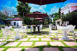 tgi insignia resort and villas