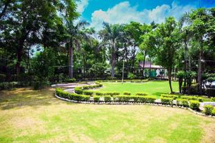 tgi insignia resort and villas