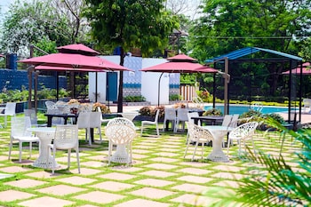 tgi insignia resort and villas