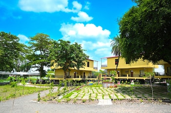 tgi insignia resort and villas
