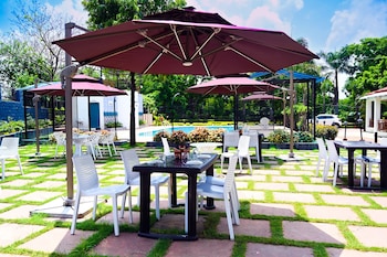 tgi insignia resort and villas