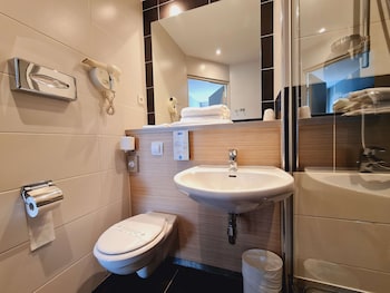 kyriad marseille palais des congres velodrome