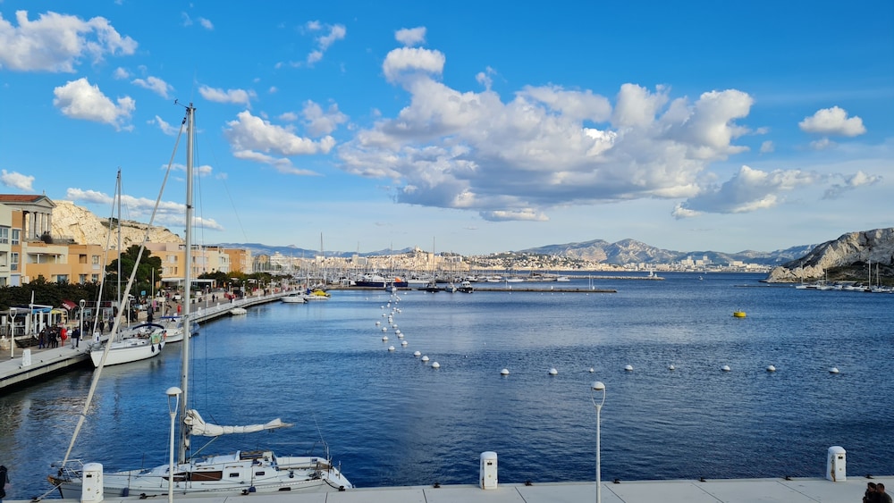 kyriad marseille palais des congres velodrome