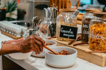 kyriad marseille palais des congres velodrome