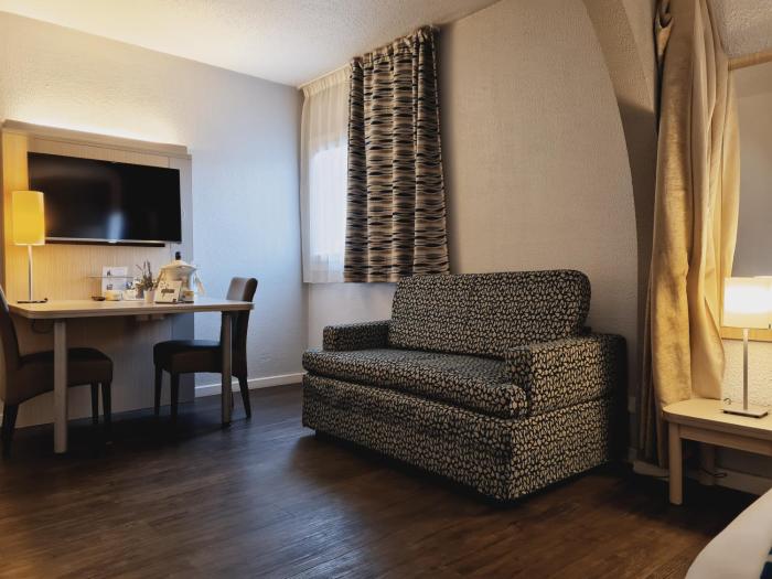 kyriad marseille palais des congres velodrome