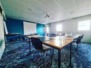 kyriad marseille palais des congres velodrome