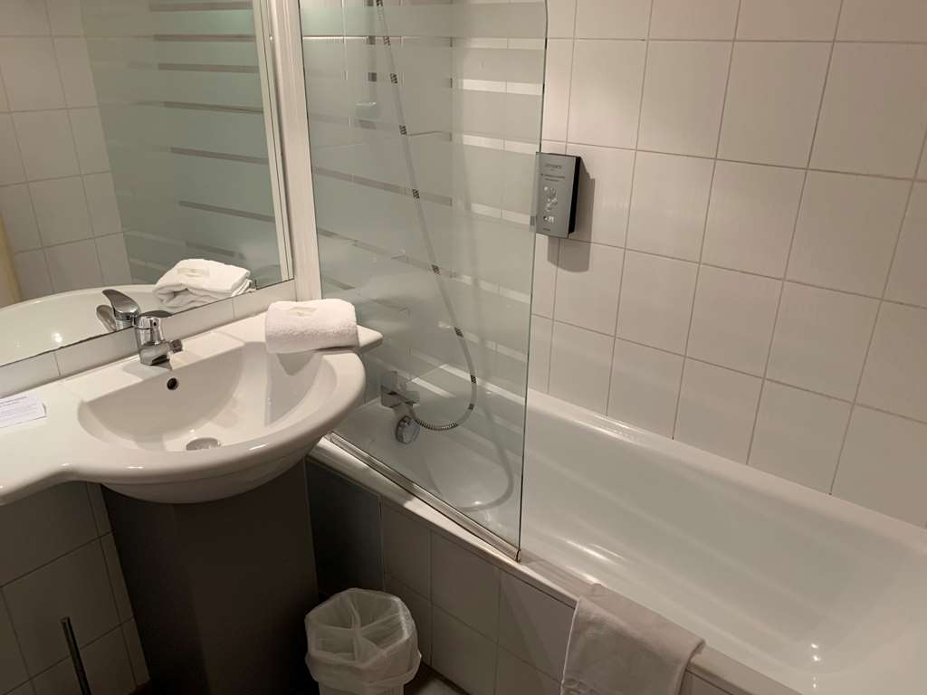 golden tulip avignon le paradou