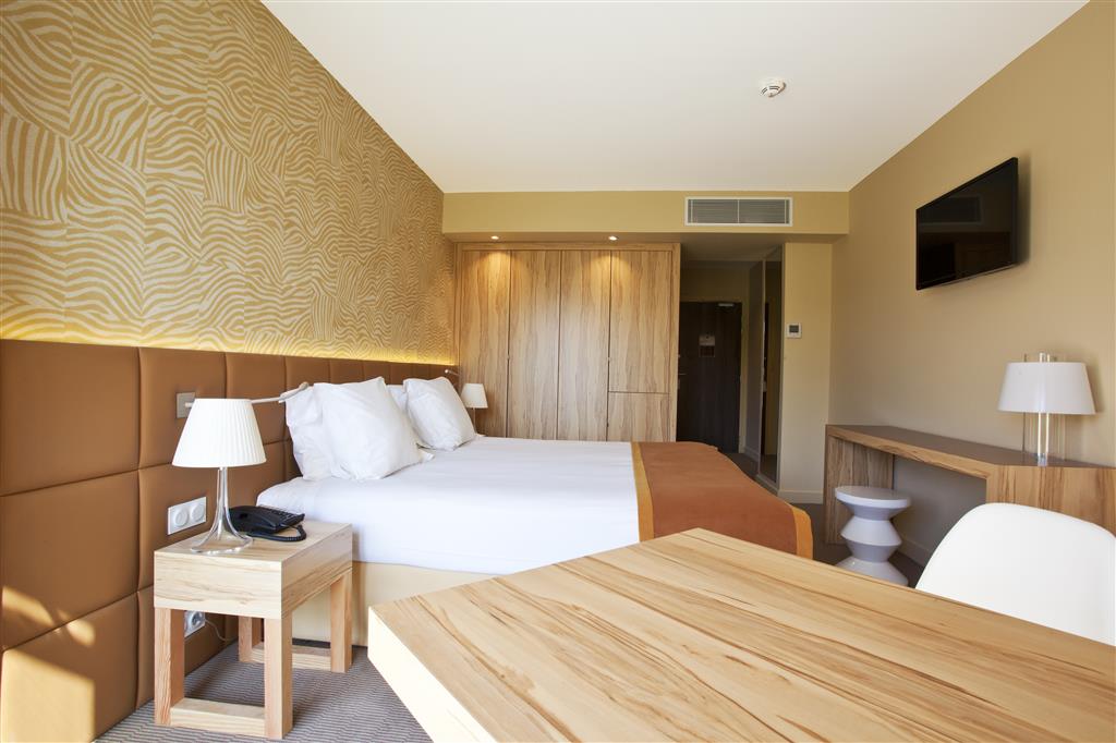golden tulip avignon le paradou