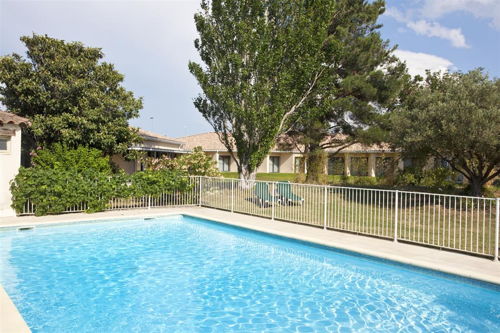 golden tulip avignon le paradou