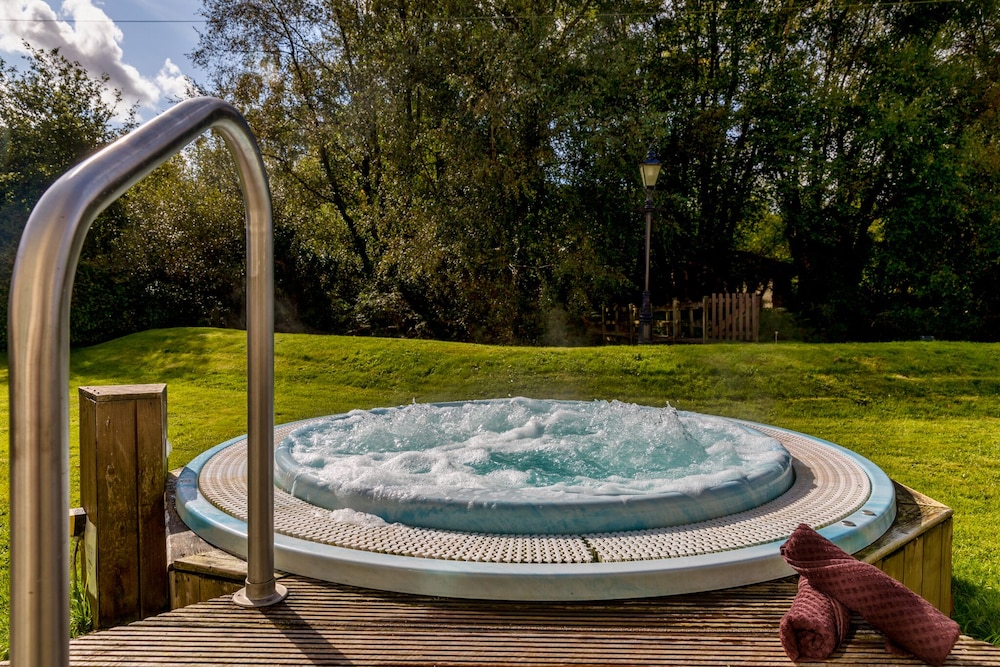brooklodge and macreddin village
