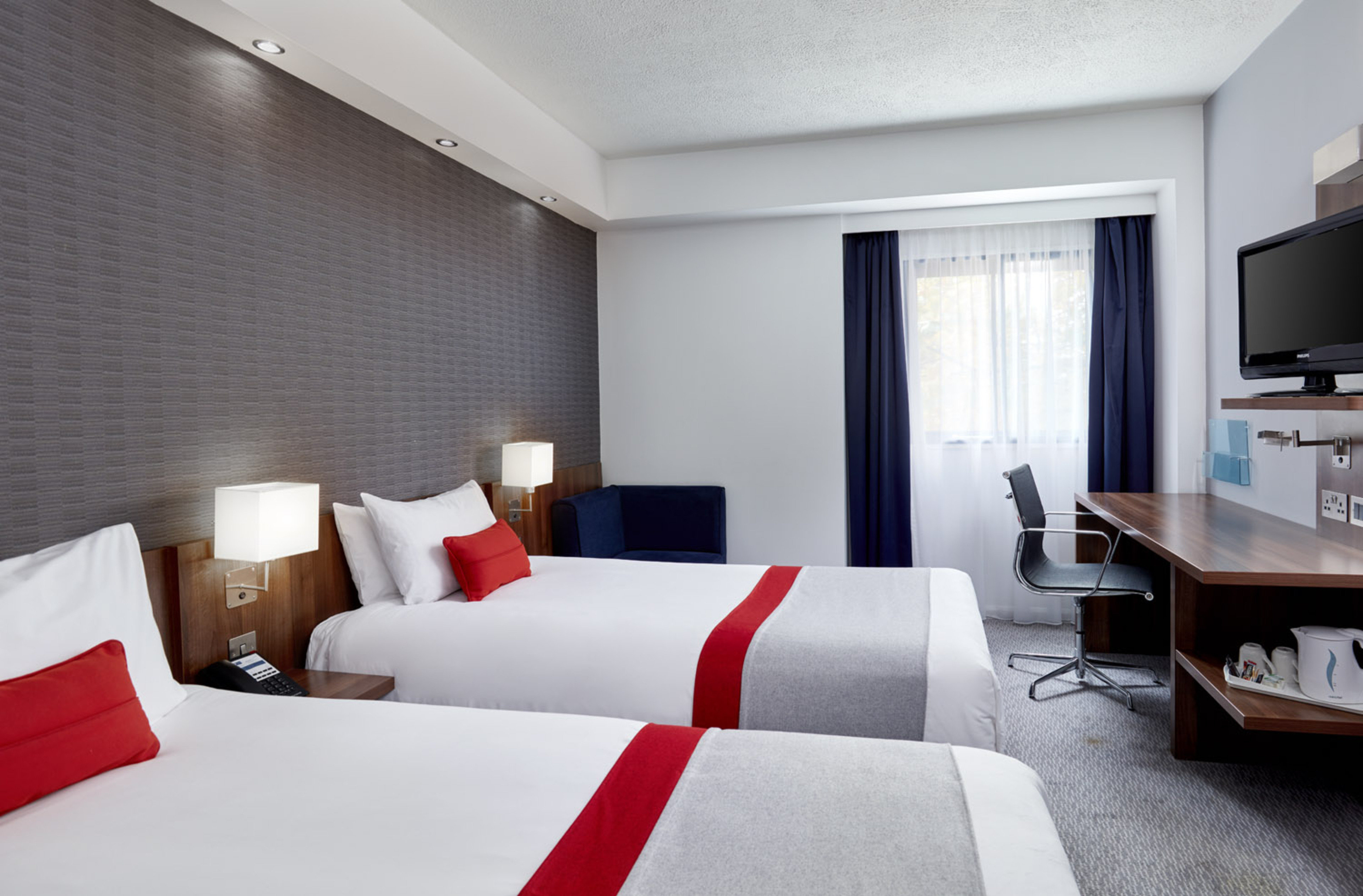 holiday inn express belfast city by ihg