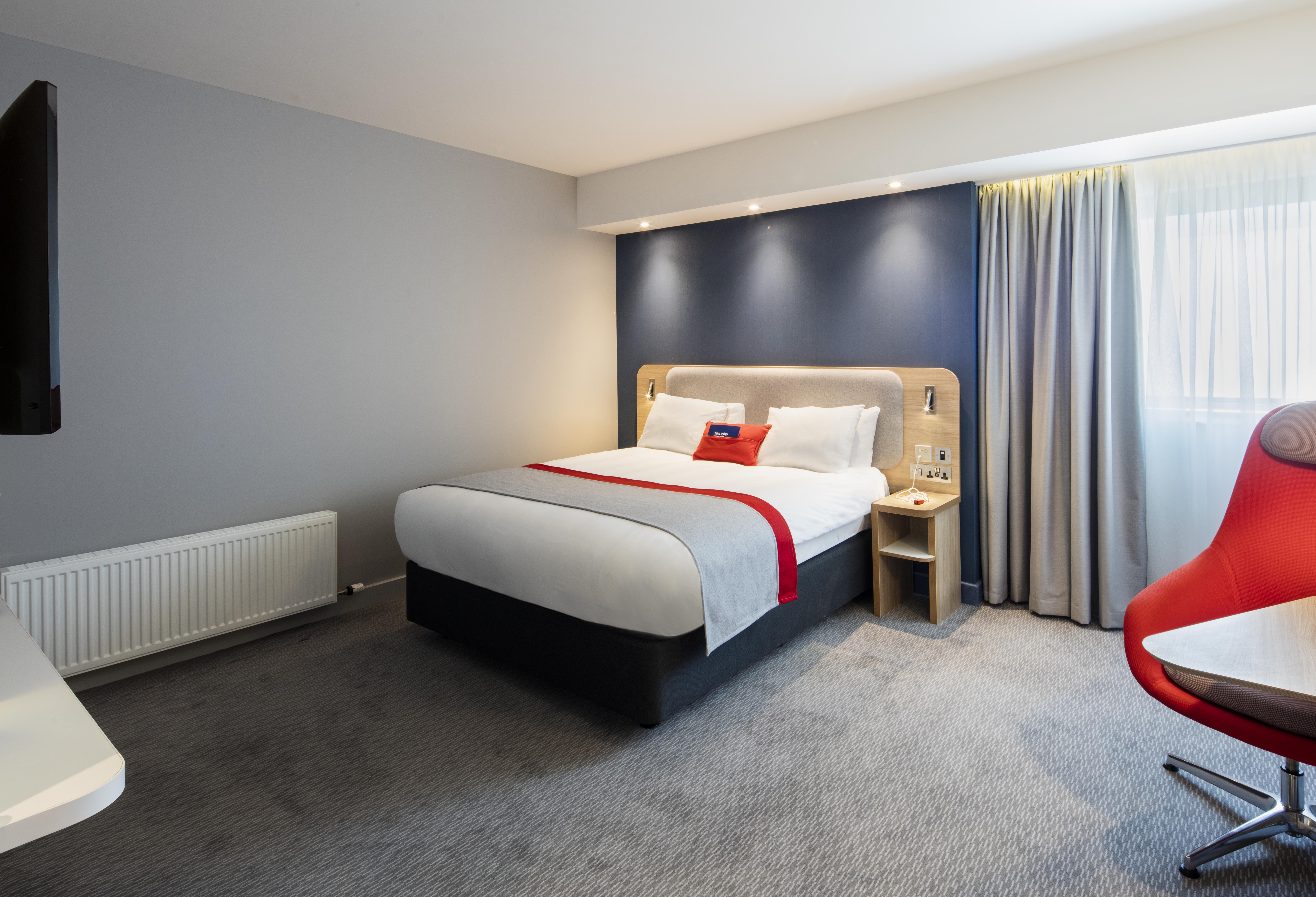 holiday inn express belfast city by ihg